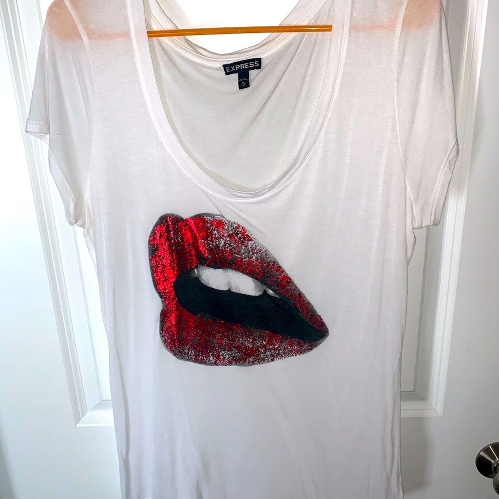 Express, Size Medium, Lip Tee-shirt